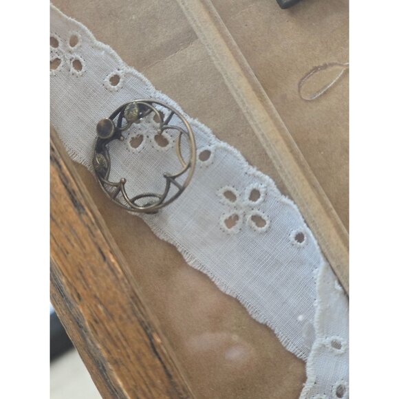 Vintage Shadow Box With Rustic Memorabilia Including Lace Key Button Sewing Noti - Picture 8 of 14